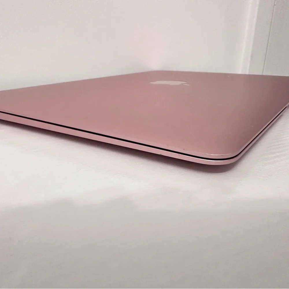 Apple MacBook in Rose with Accessories - Picture 11 of 16